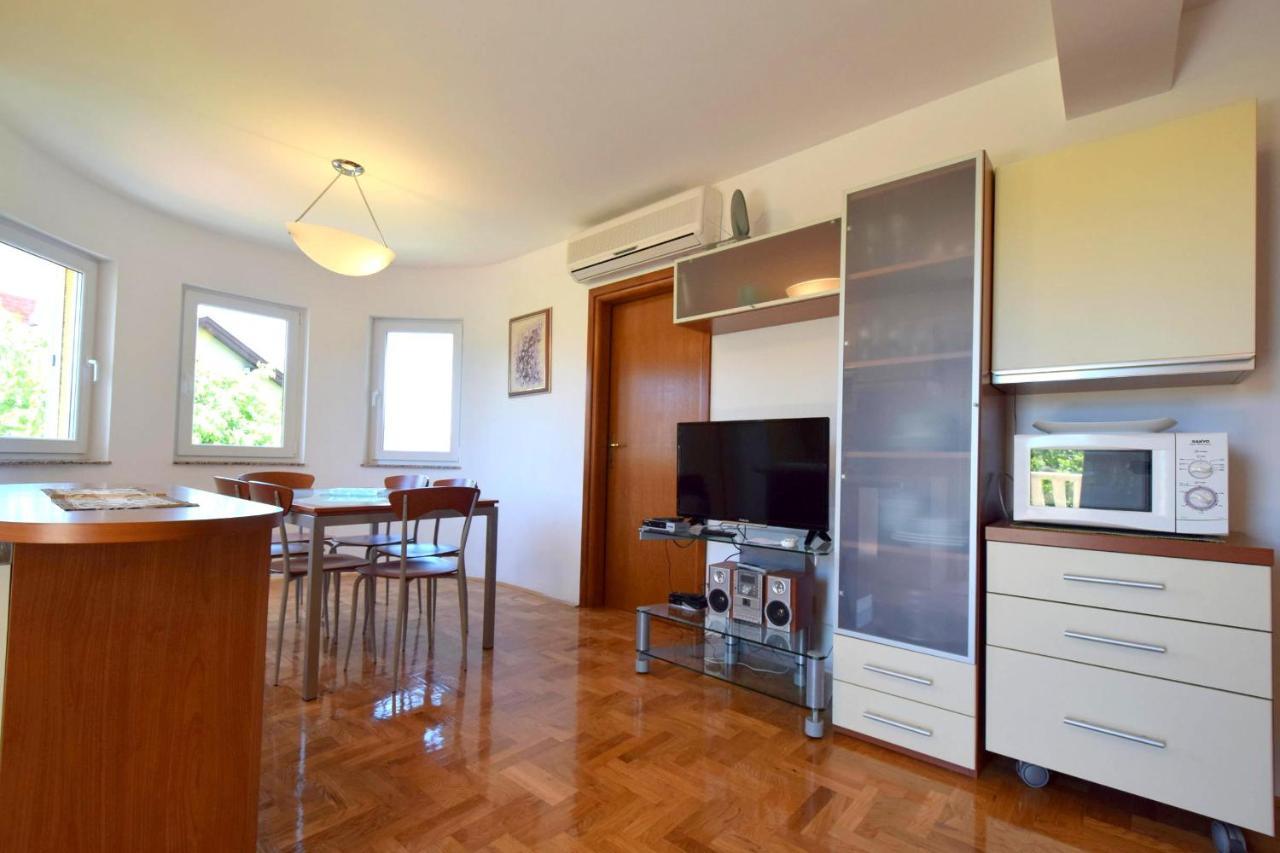 Apartment Mirela Malinska Esterno foto