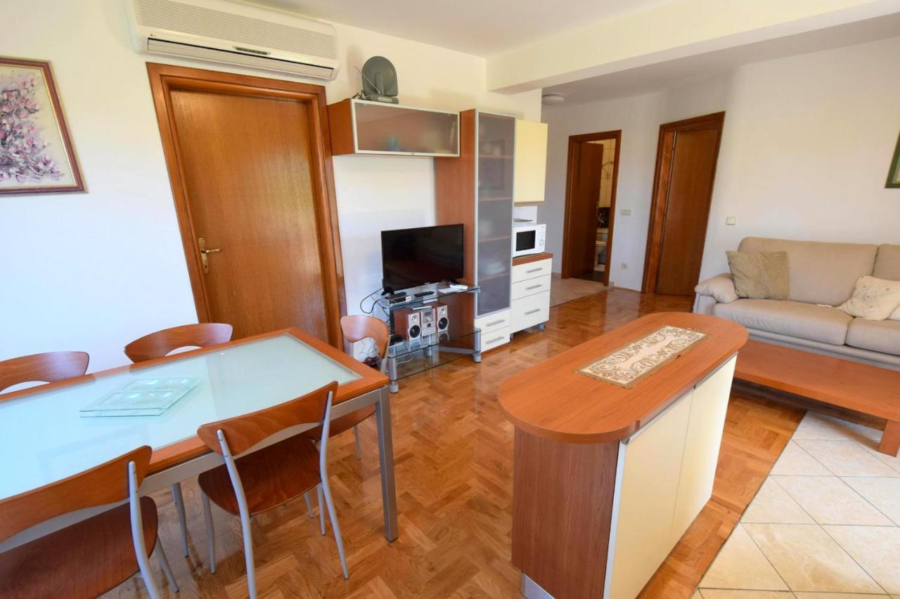 Apartment Mirela Malinska Esterno foto