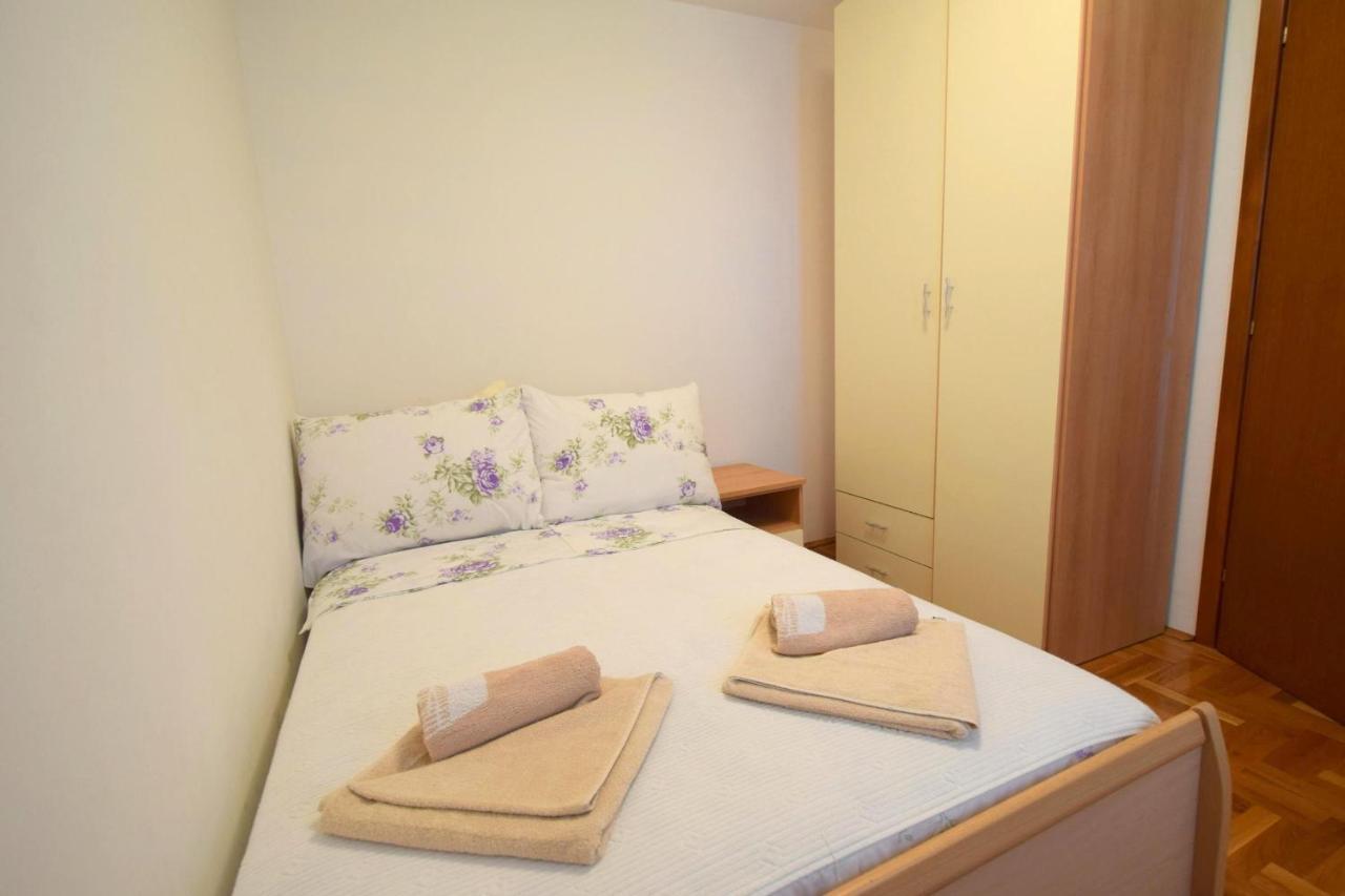 Apartment Mirela Malinska Esterno foto