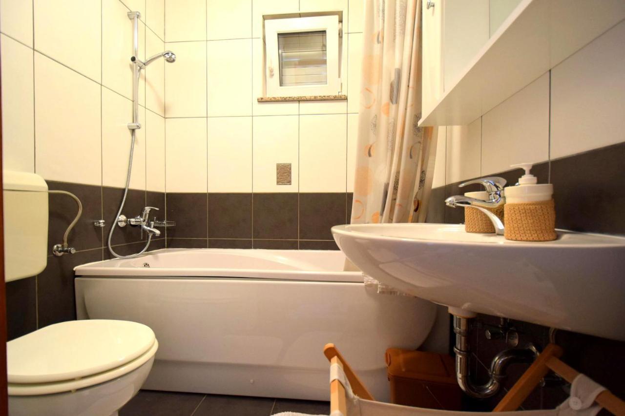 Apartment Mirela Malinska Esterno foto